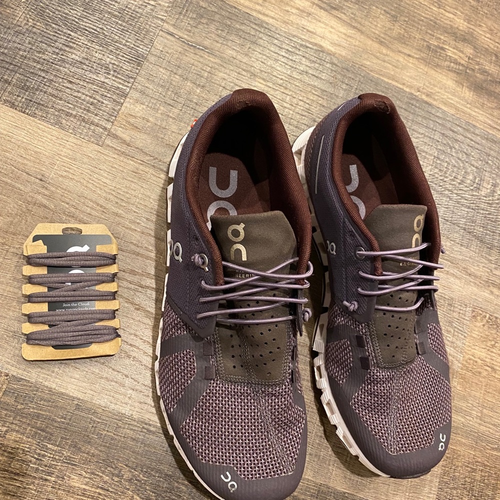 Men’s OnCloud tennis shoes; color -Raisin; worn less than 5 times; gently used